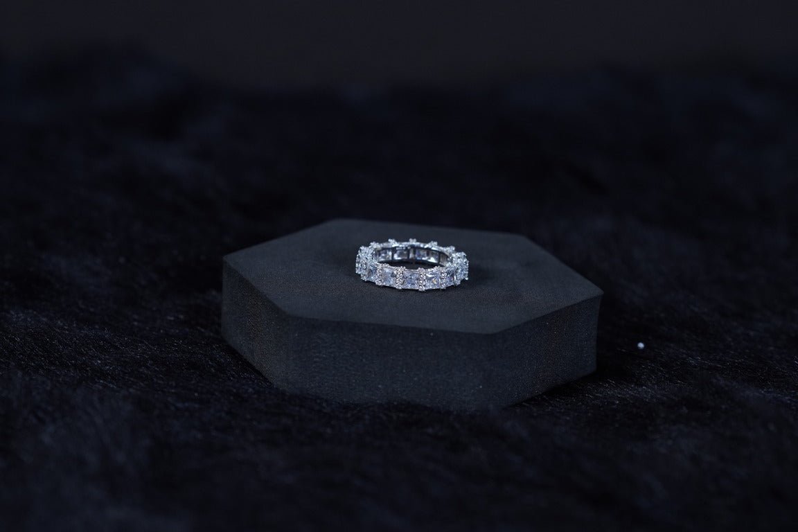 SILVERINGS 925 STERLING SPARKLING SILVER LOVE BAND RING - Silverings