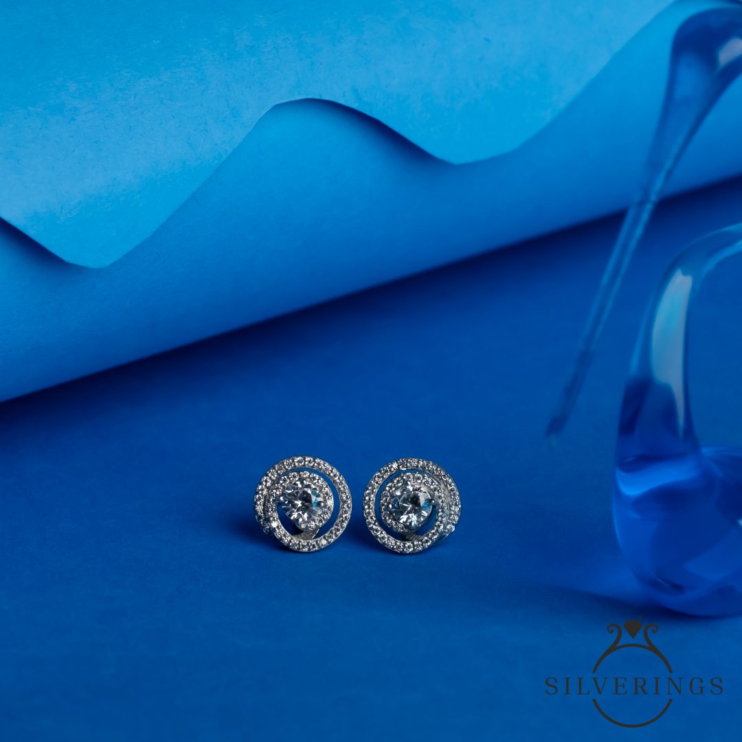 Solitaire Queen Gold Studs - Silverings