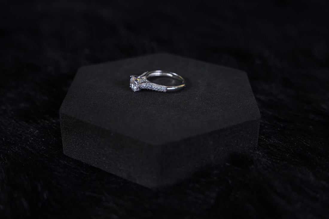 SILVERINGS 925 STERLING SOLITAIRE GLAMOUR SILVER RING - Silverings