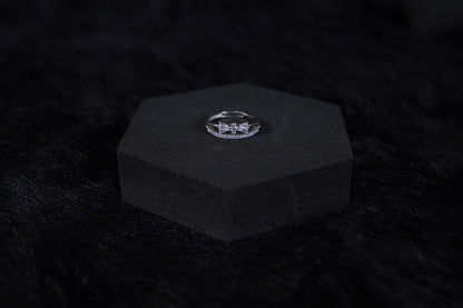 SILVERINGS 925 STERLING TIMELESS ELEGANCE EMERALD RING - Silverings